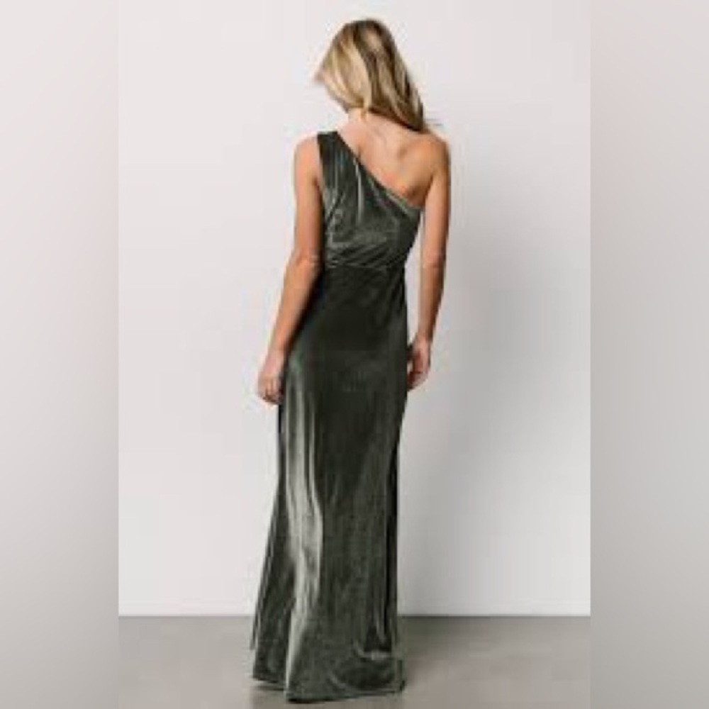 Baltic Born One-Shoulder Velvet Gown in Olive Green